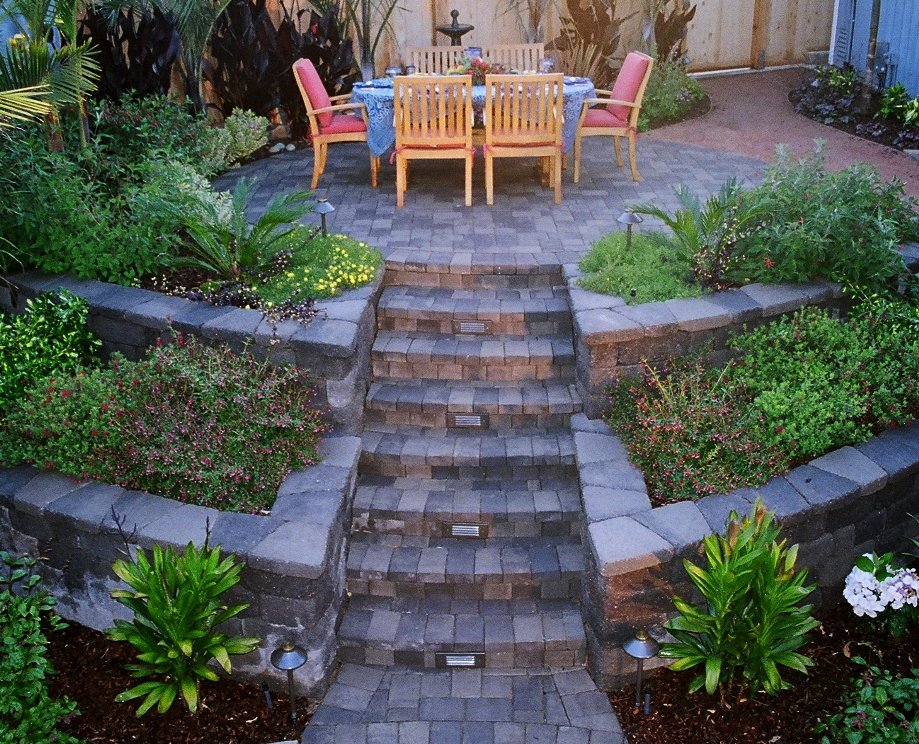 the 2 minute gardener: photo - paver patio with county manor retaining