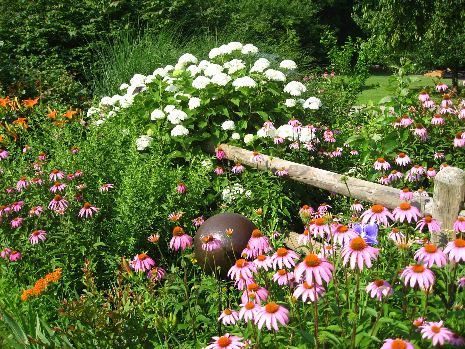 benefit garden tour hosted by flower, garden and nature society of