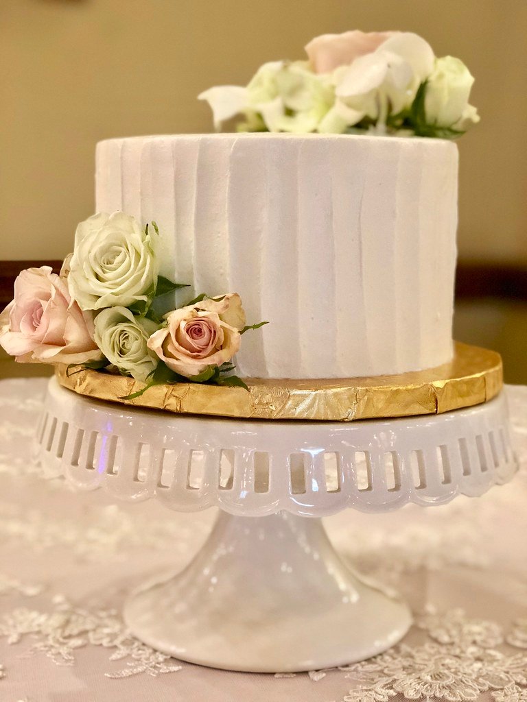 wedding top tier with fresh flowers 900421 | classic | creative