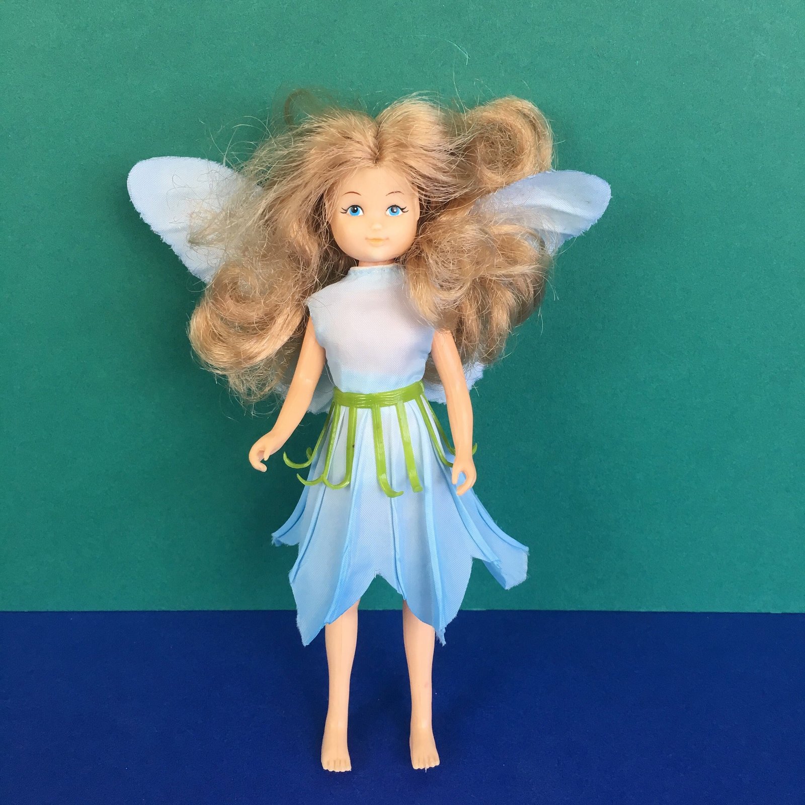 jahrgang hornby flower fairies puppe glockenblume fee 1983 blau blütenblatt  kostüm kleid der 1980er jahre spielzeug zauberhafte blonde elf elfen elfe