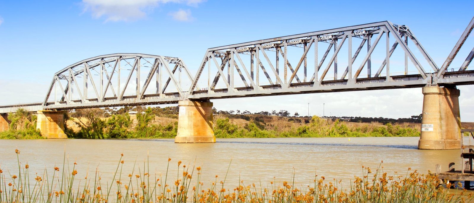 hotels near mccue's bakery, murray bridge - best hotel rates