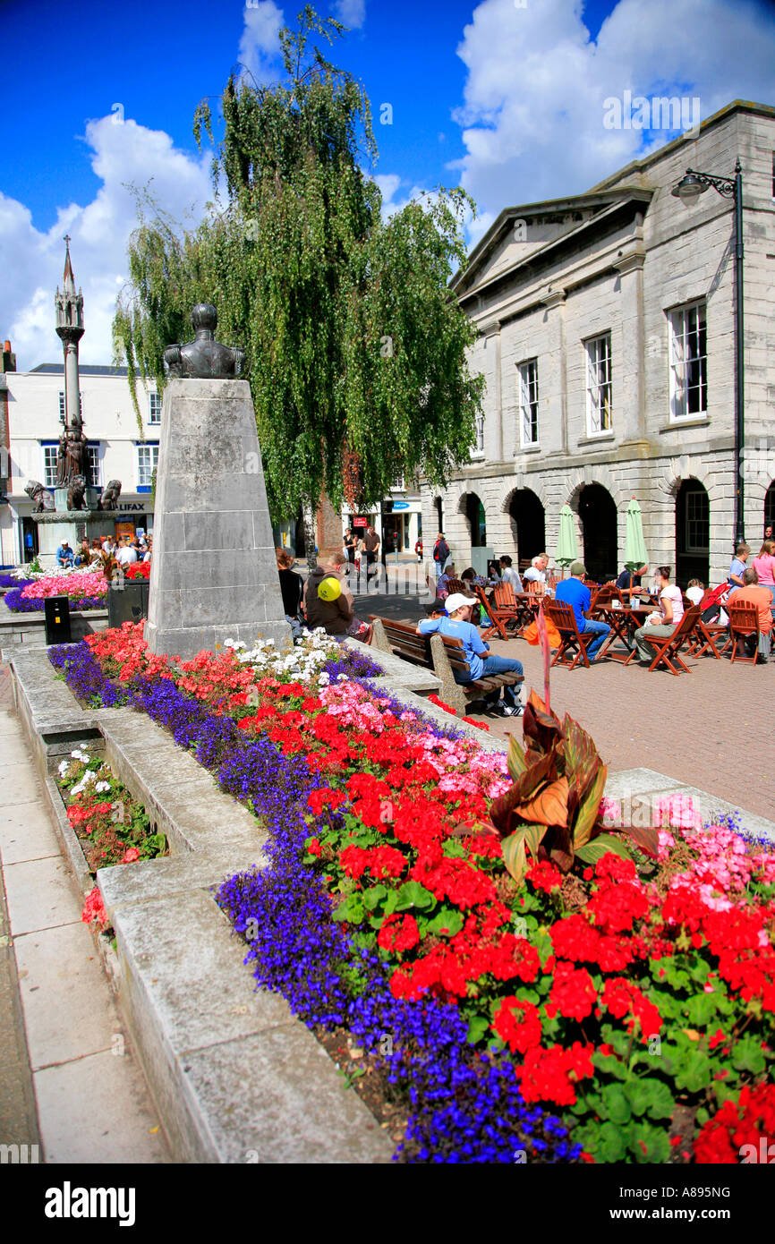 gardens around the earl mountbatten statue newport isle of wight
