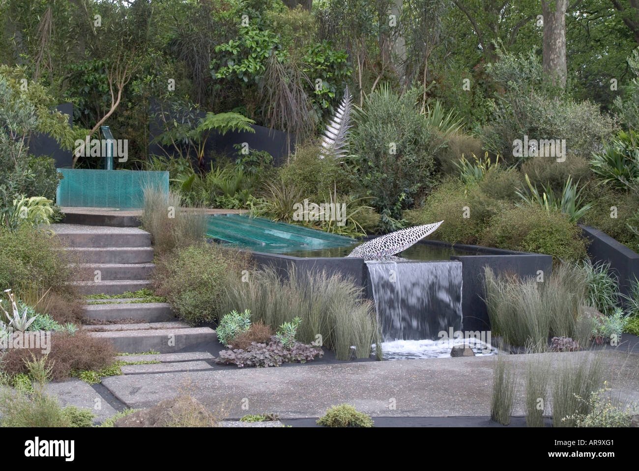 the 100% pure new zealand garden at chelsea flower show 2006 stock