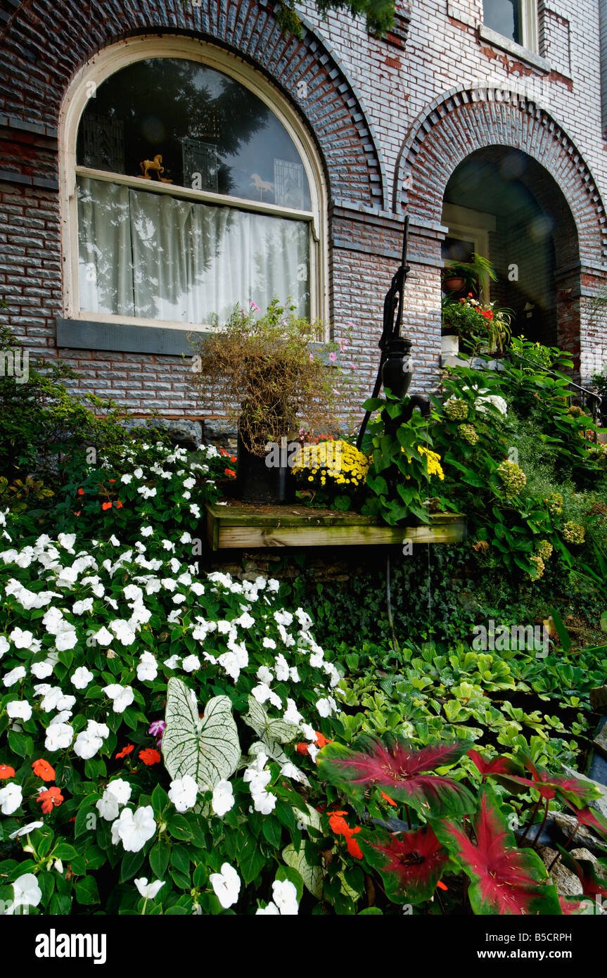 garden in front of older home in fountain court louisville kentucky