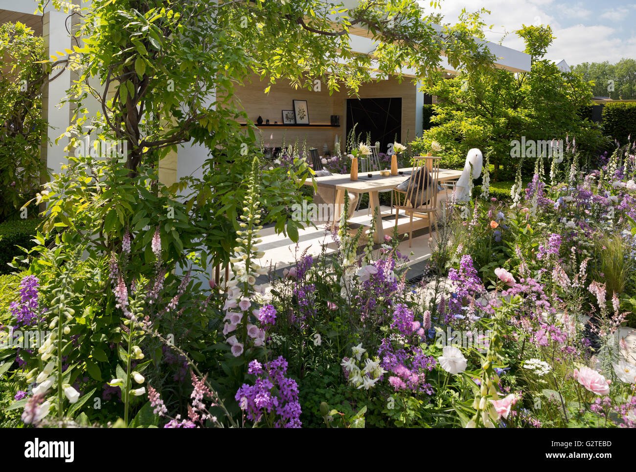 rhs chelsea flower show 2016, the lg smart garden, silver-gilt medal