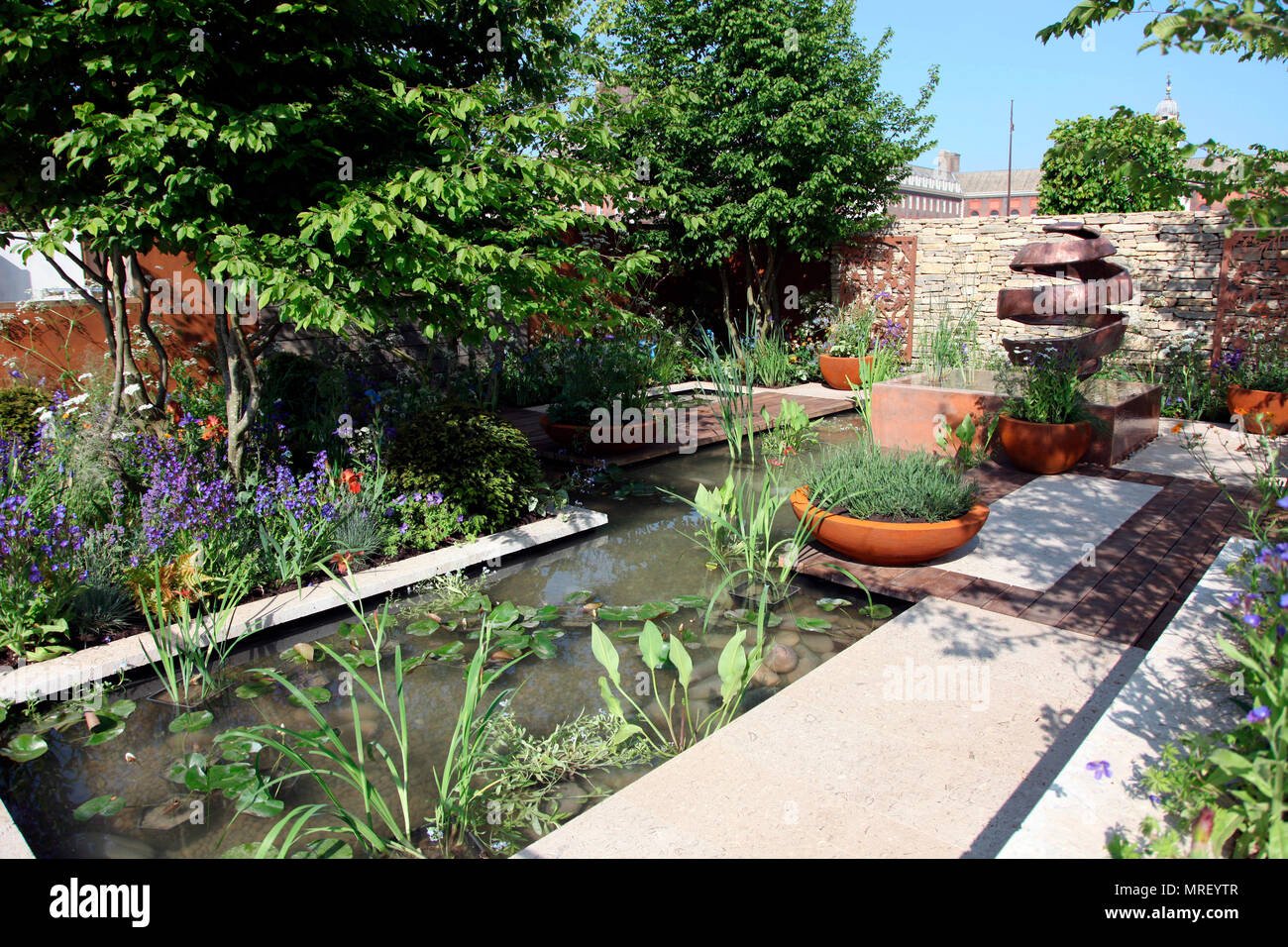 the silent pool gin garden, space to grow garden at rhs chelsea
