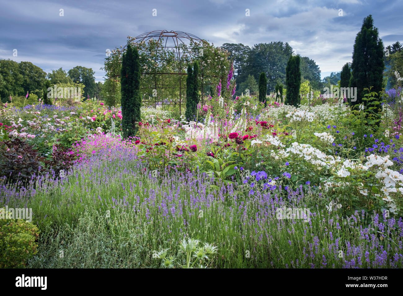 english country garden stock photos & english country garden stock