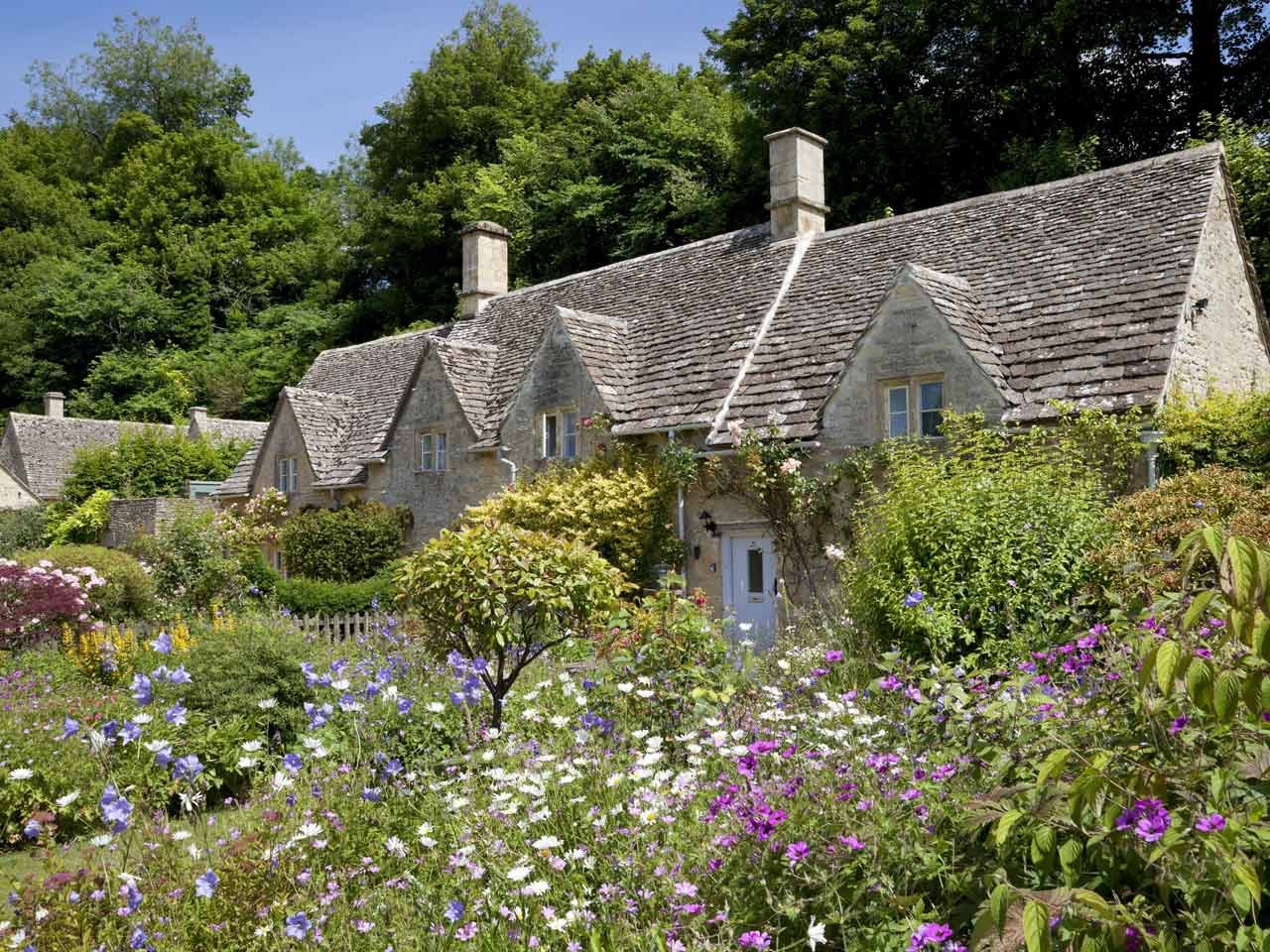cottage garden design: plants, structure and planting tips - saga