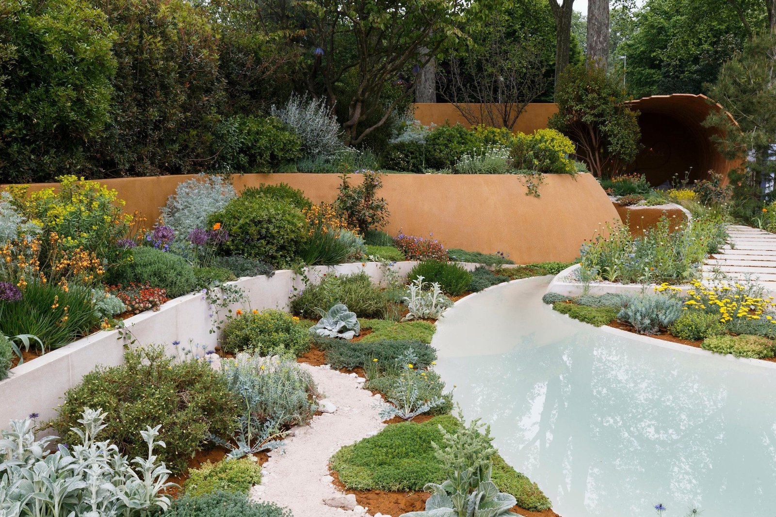 winning chelsea flower show 2019 gardens: all 28 gardens in photos