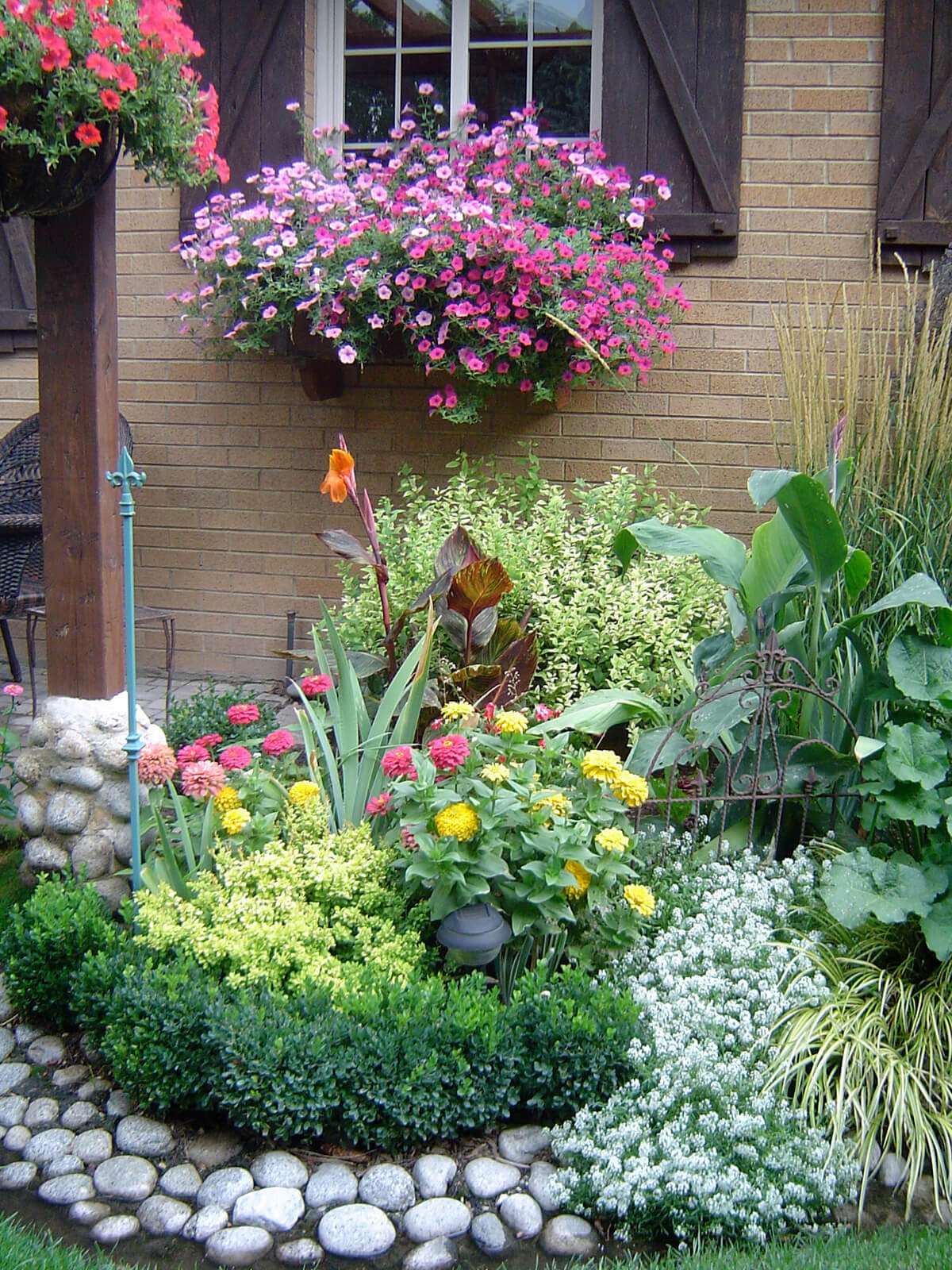 27 best flower bed ideas (decorations and designs) for 2019