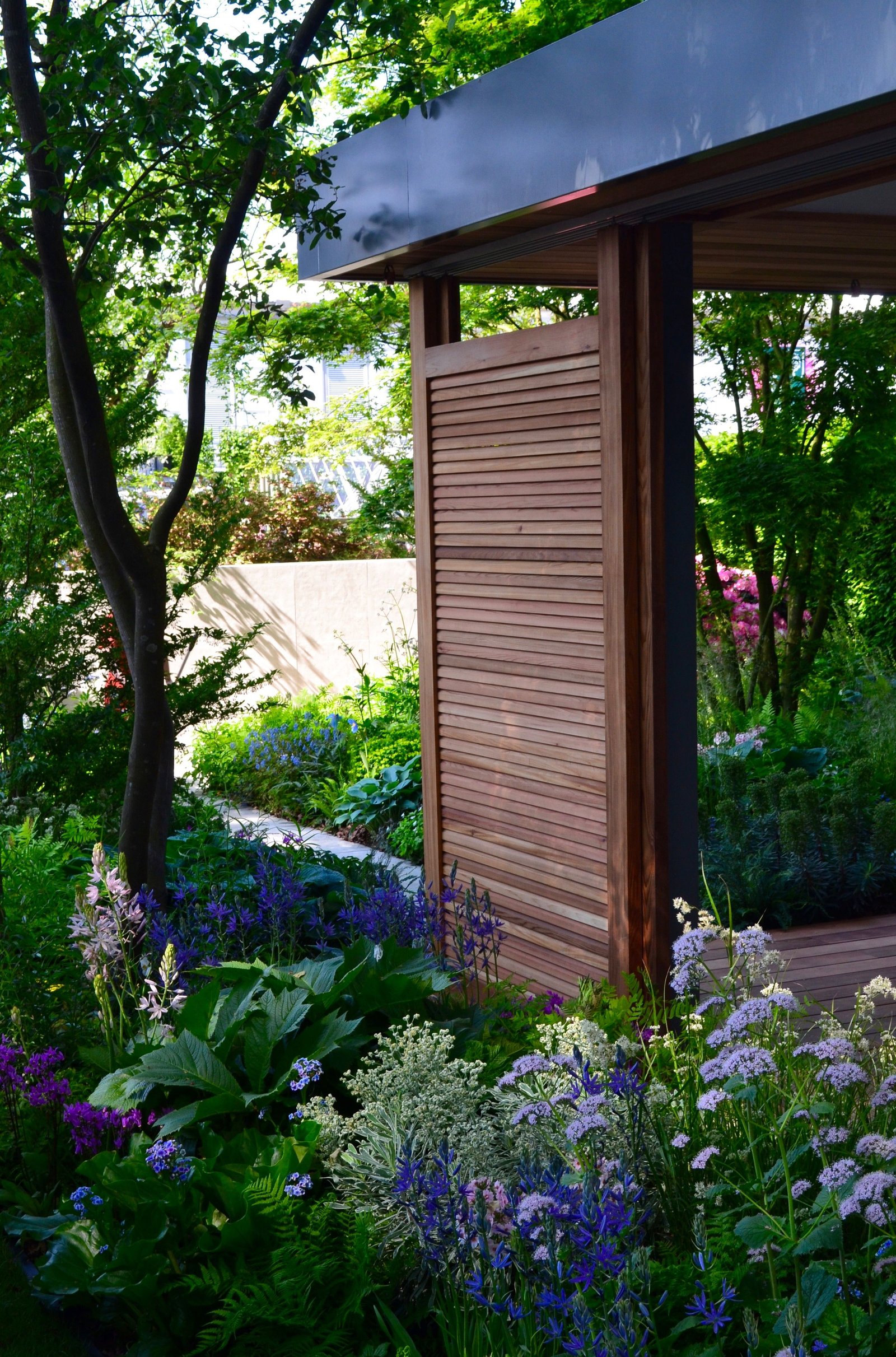 the best show garden award at the 2018 rhs chelsea flower show goes