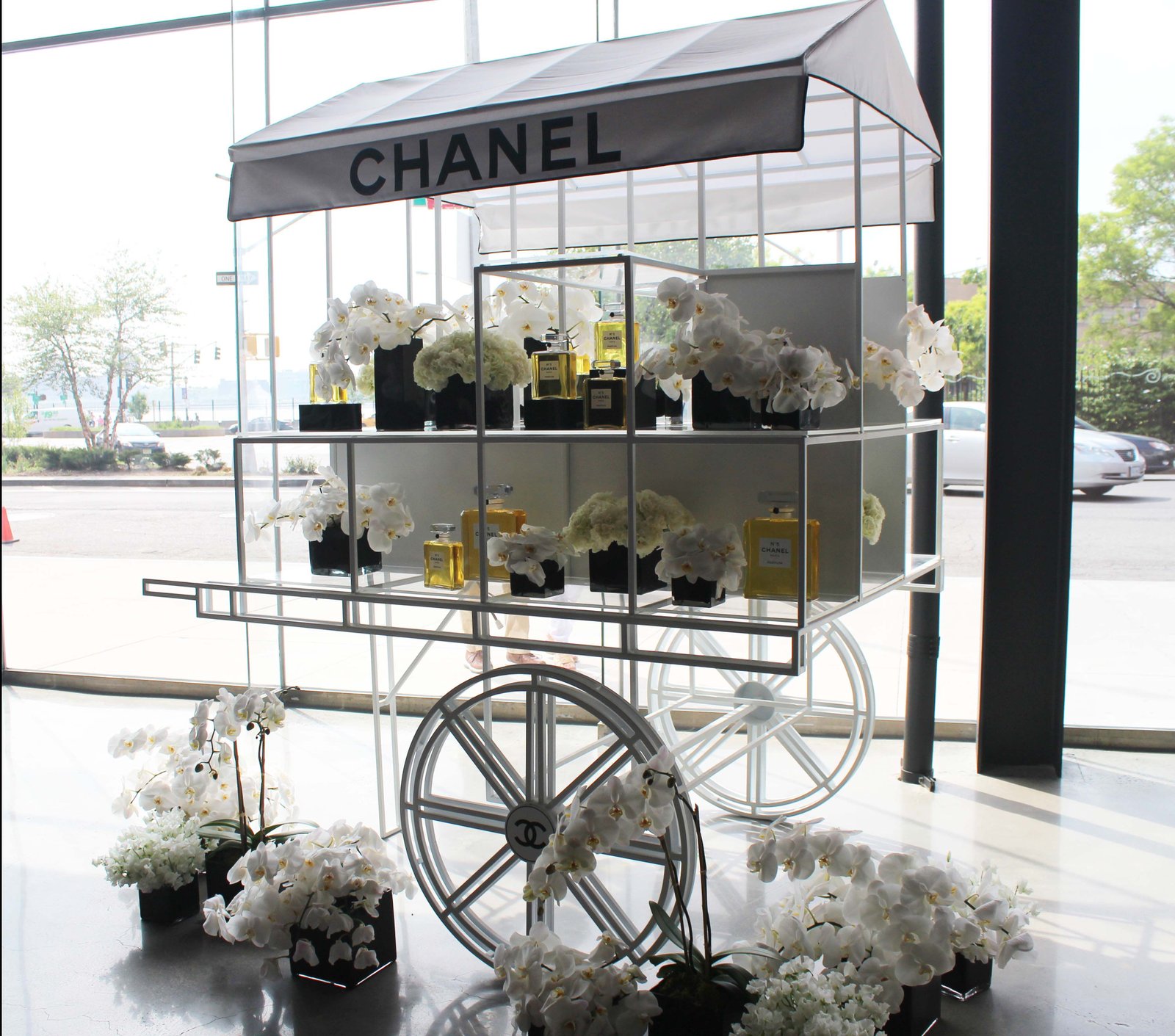 chanel flower cart! at the chanel exhibit in meatpacking, nyc! must