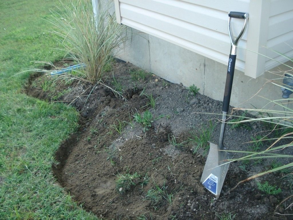 curved flower beds make for a more welcoming entrance than flower