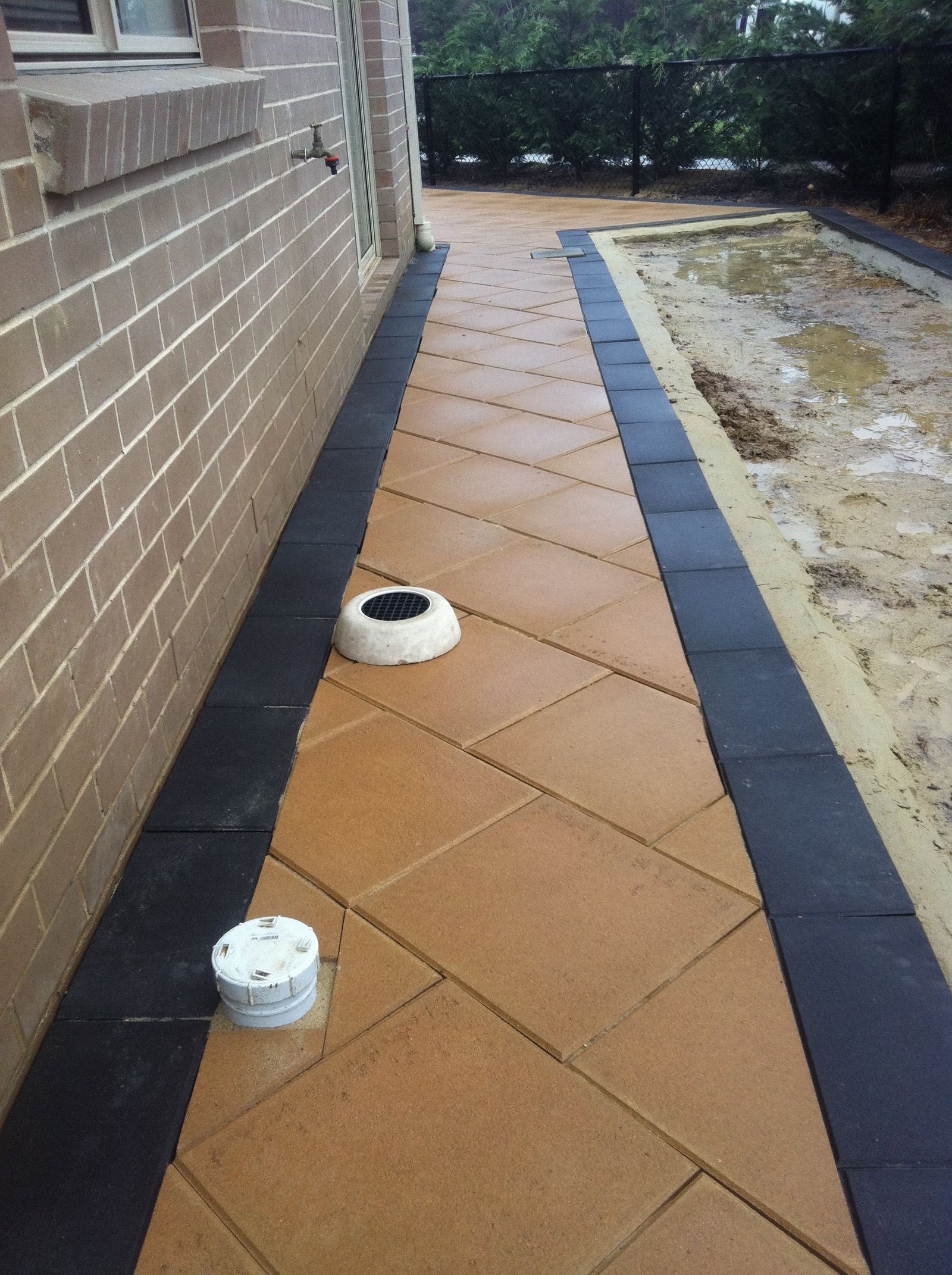 www.pavingcanberra paving, courtyard. paving design, 45 degree