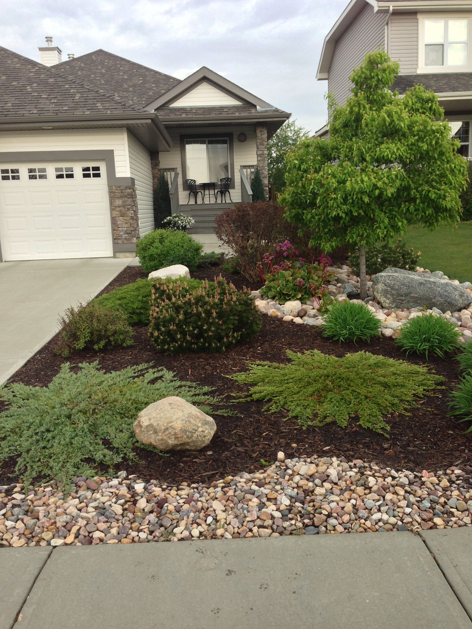 curb appeal - same kinda layout as my yard-minus the coolness factor