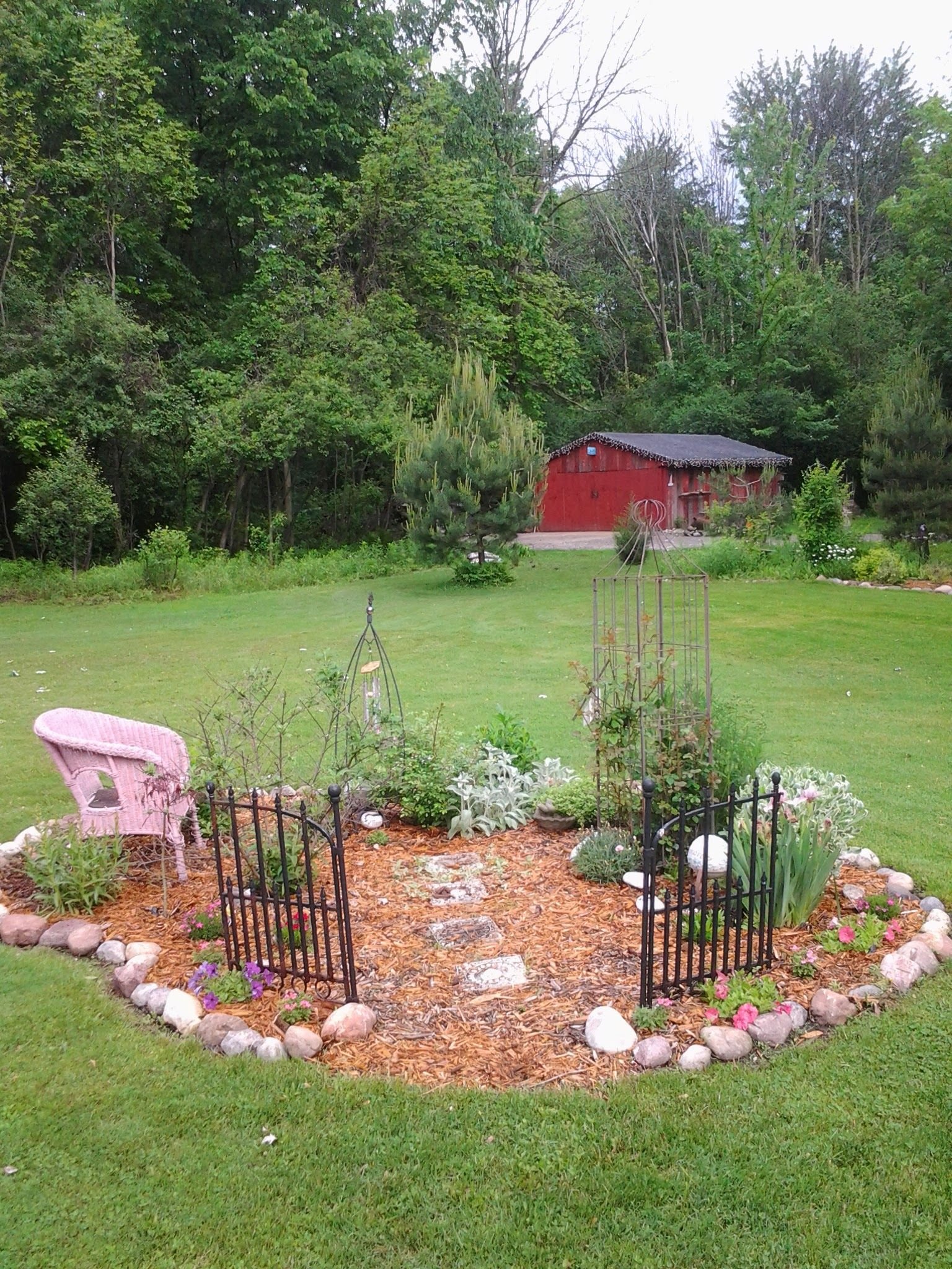 memory garden of my daughter. | pet grave | garden yard ideas