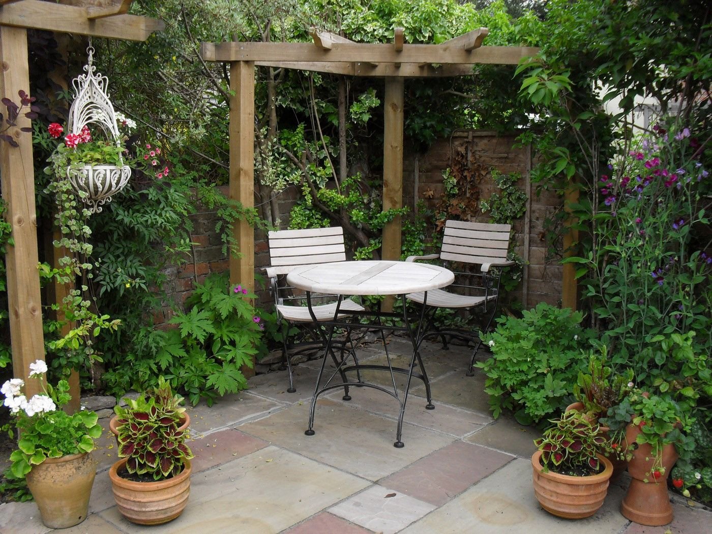 14 amazing diy teapot planters | terasa / prozor | small courtyard