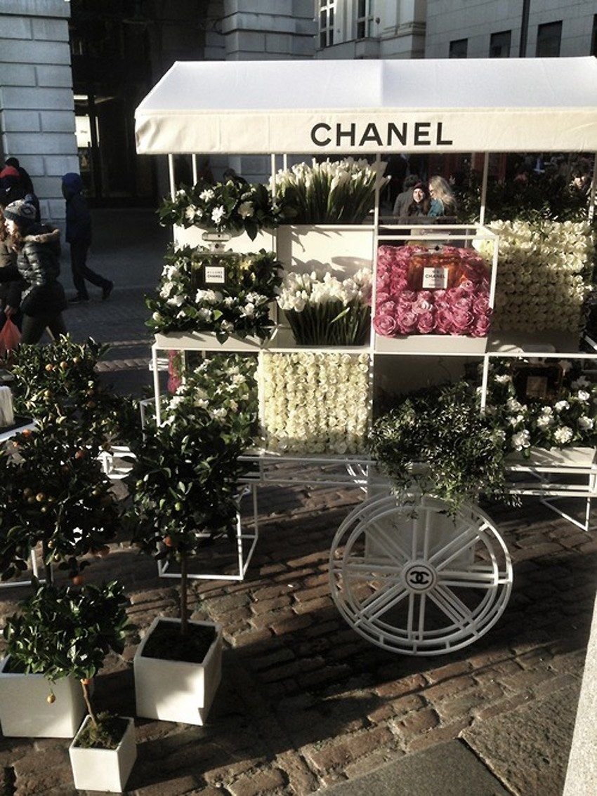 chanel flower stand (via oracle fox). pop up stand for mothers day