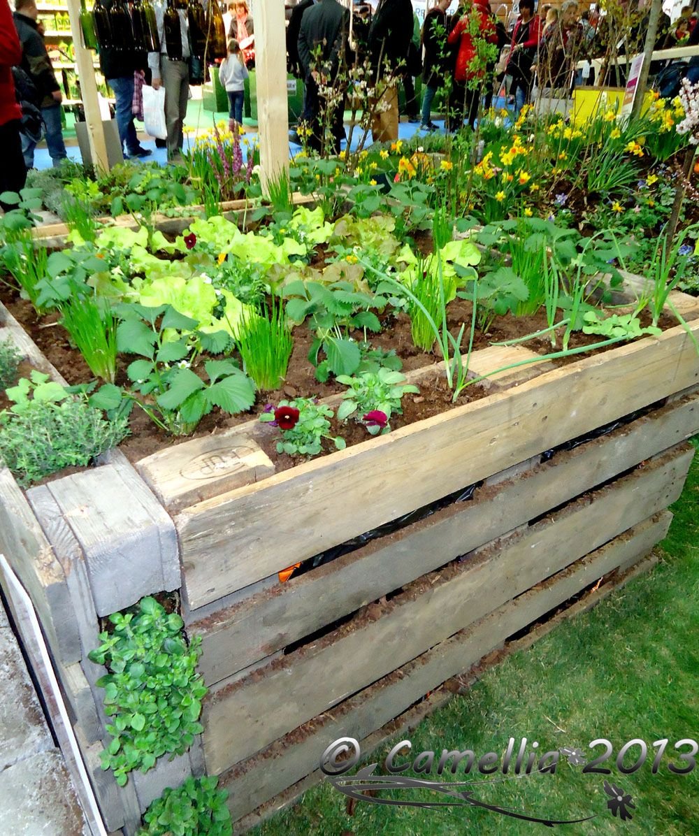 great idea but i would cut the pallets in half first to make a