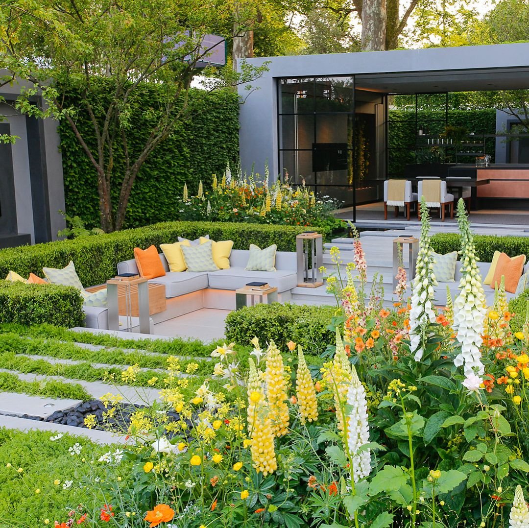 hay-joung hwang returns to #rhschelsea, this time with a sunny