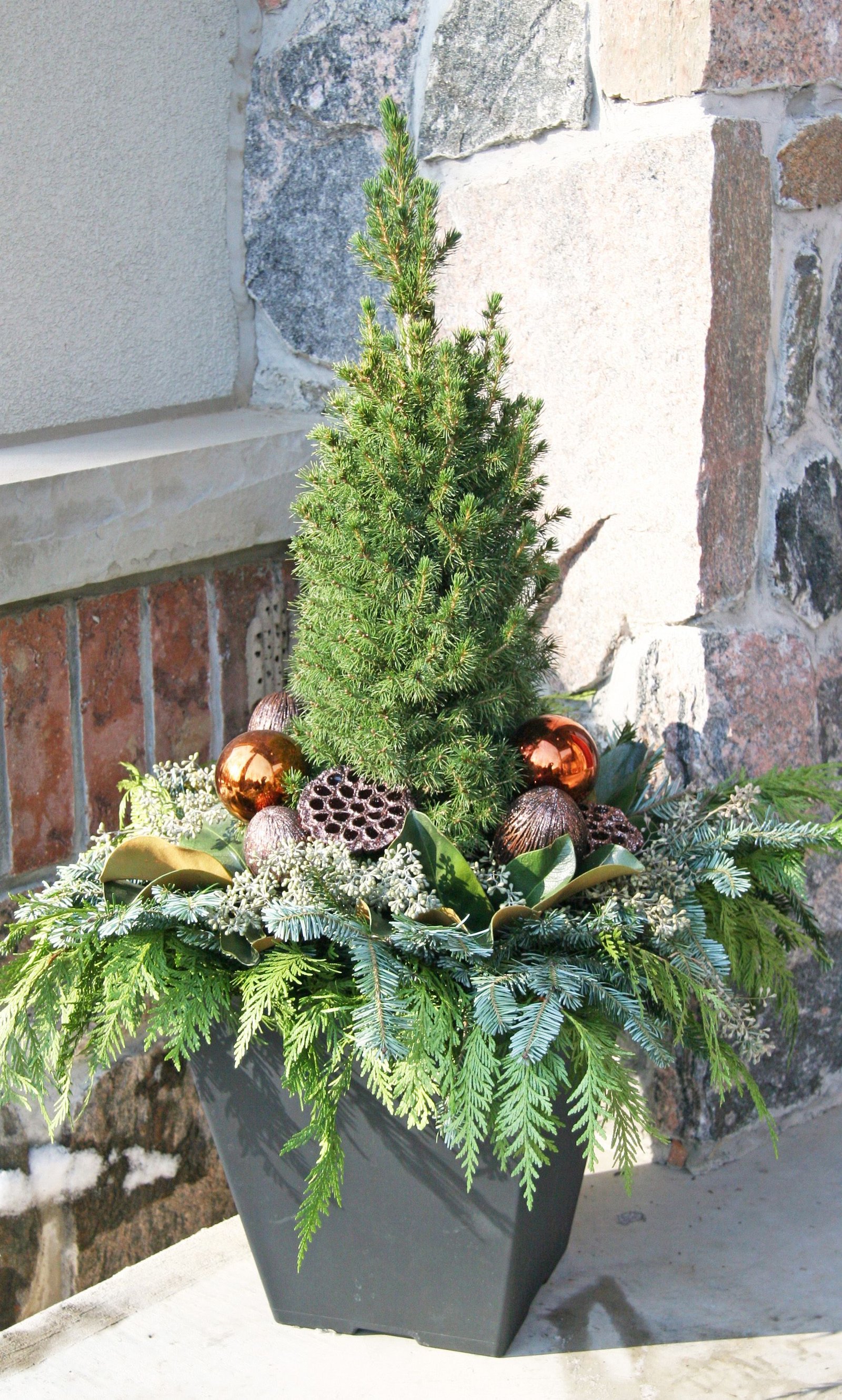 Outdoor Christmas Planter | Outdoor Christmas Planters ...
