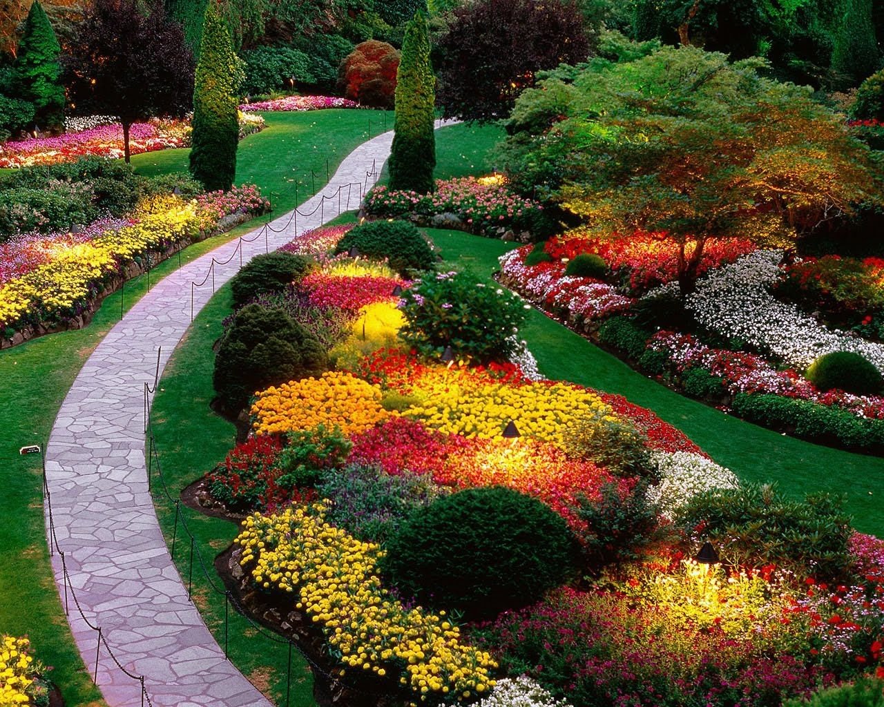 spring flowers | far views | garden landscaping, sunken garden
