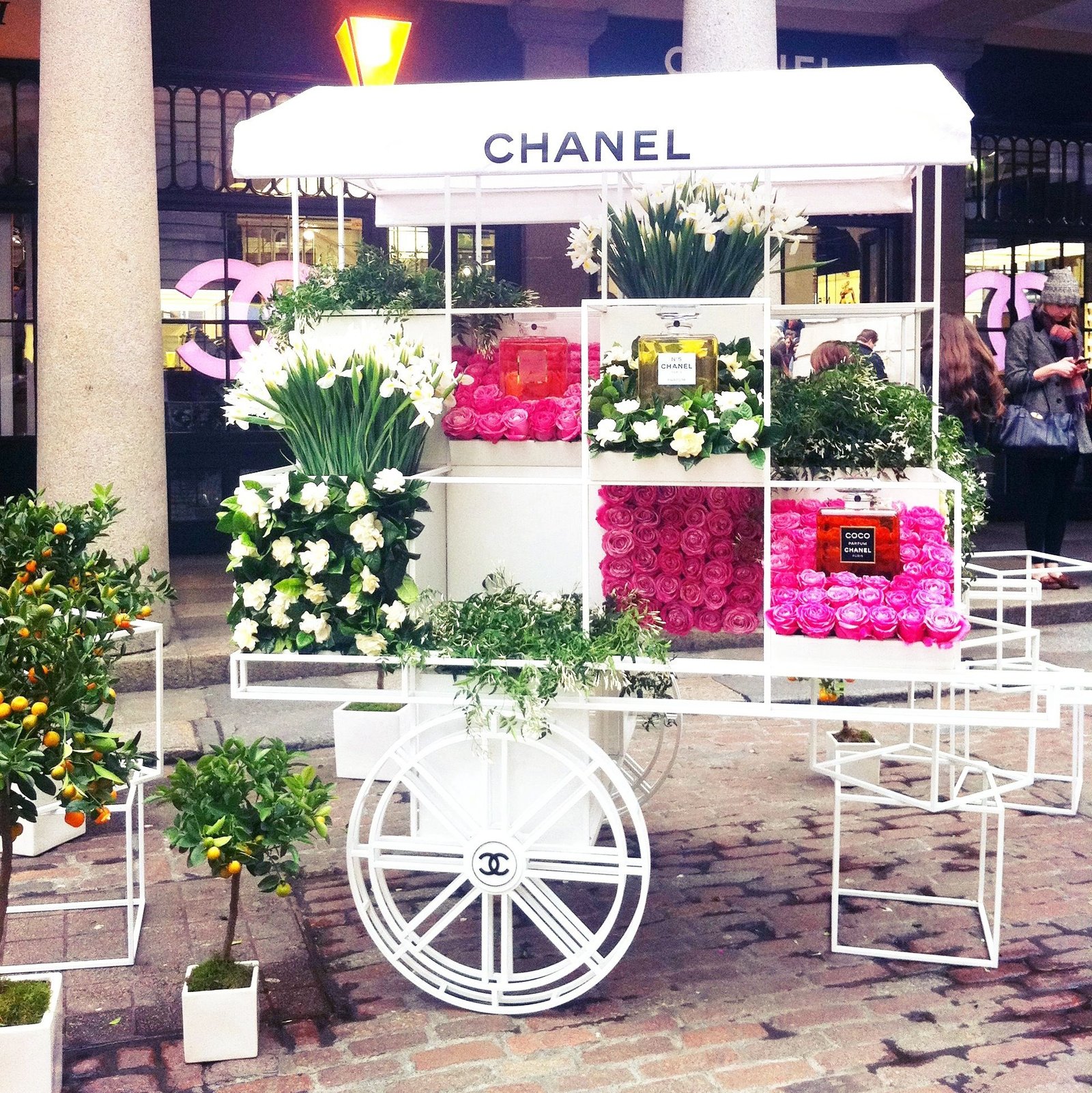 chanel flower stall, covent garden | flowers | flower cart, chanel