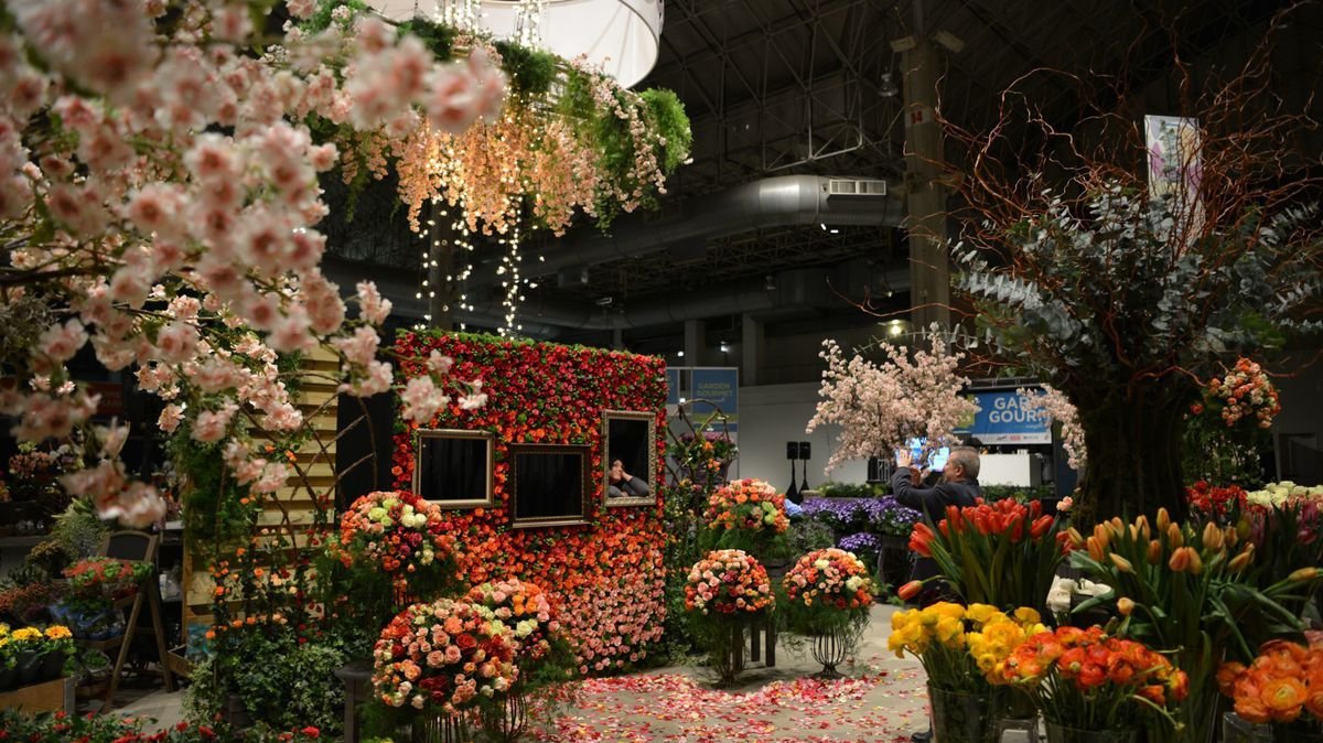 chicago date idea: chicago flower & garden show then burgers at dmk