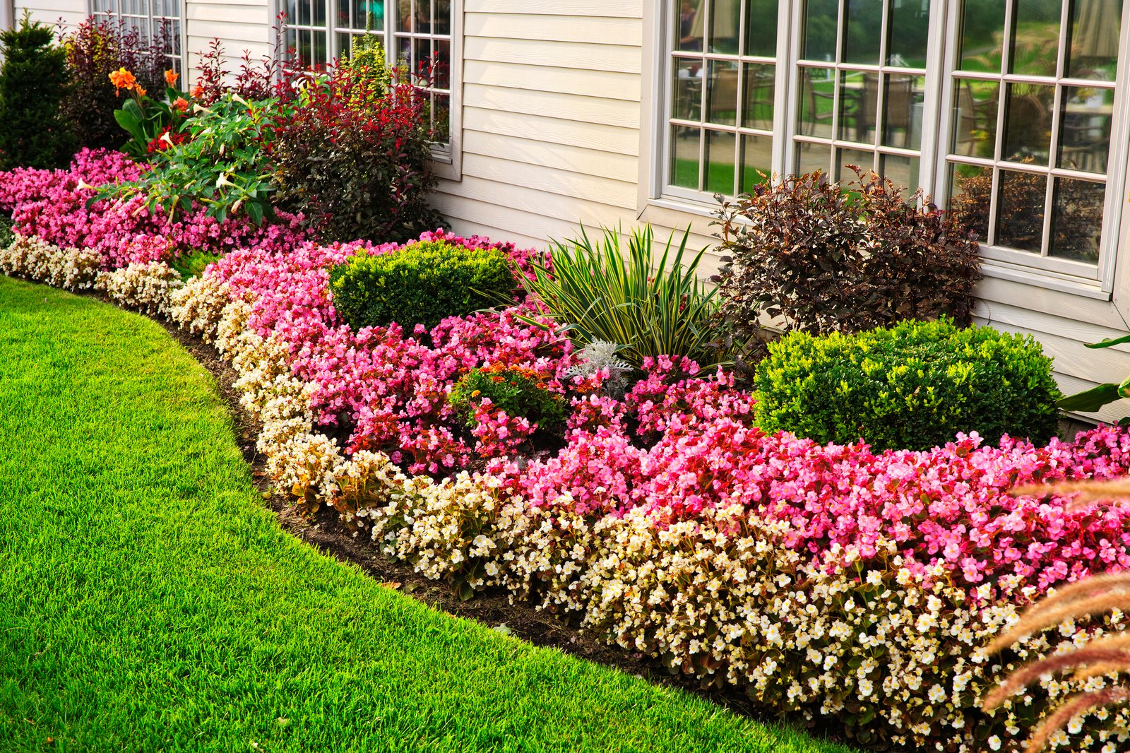 3 creative landscaping ideas for a beautiful backyard - barnhardt