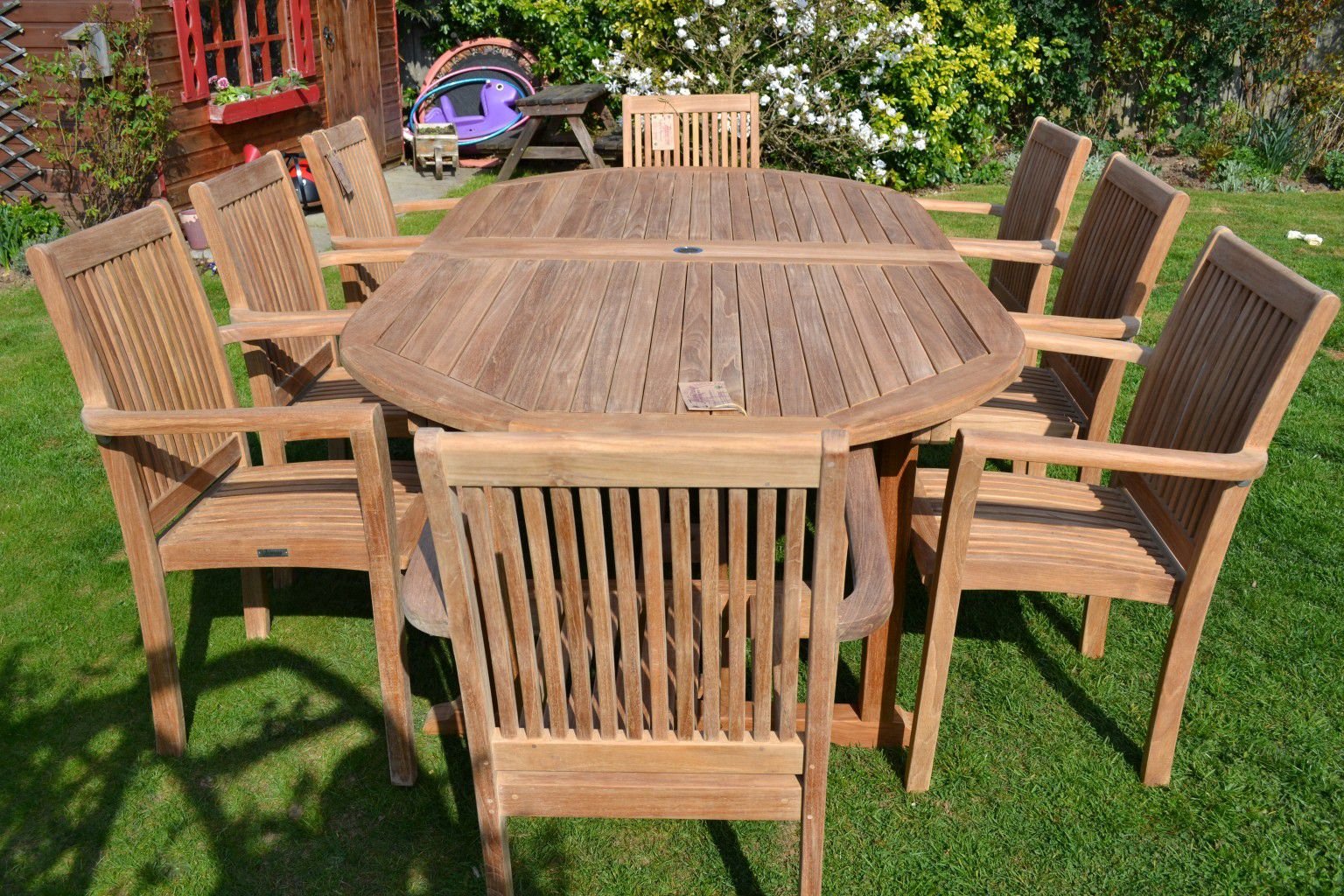 choosing the right outdoor wood furniture