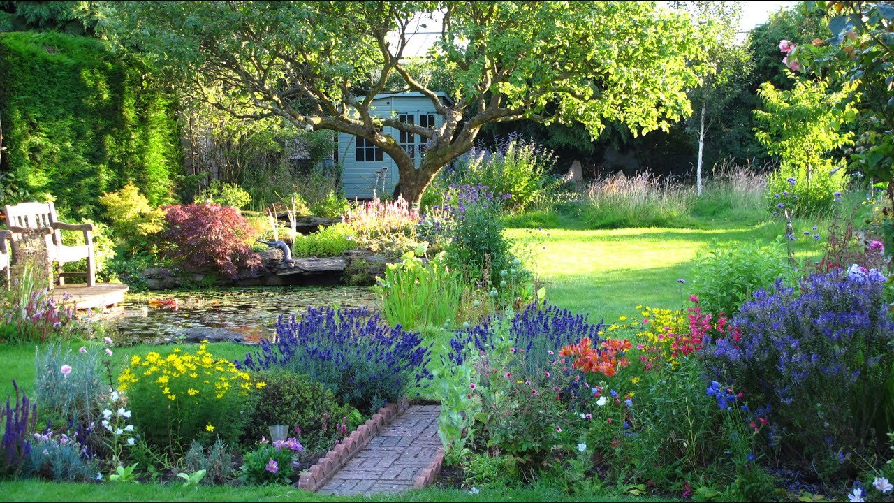 'the cottage' garden in surrey - an english country garden through the  seasons
