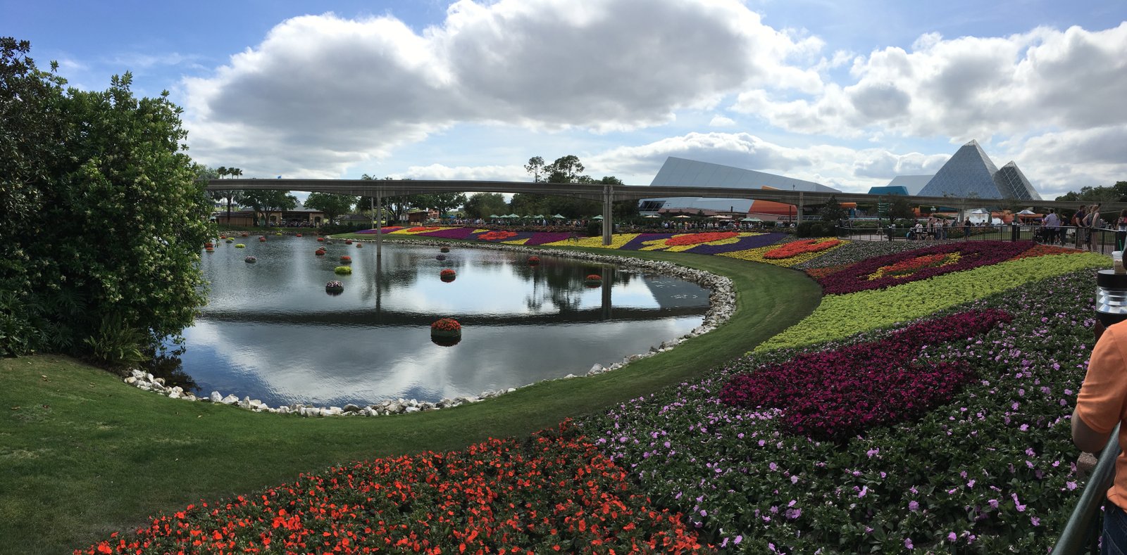 file:epcot flower garden festival 2019 - wikimedia commons