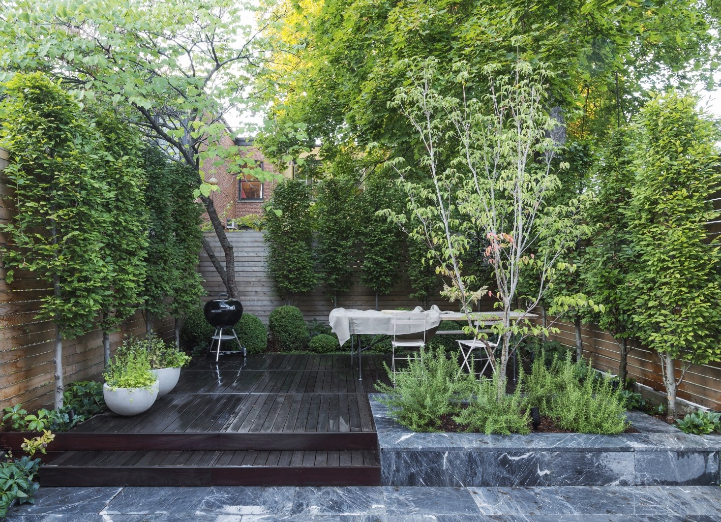 14 ideas to make a small garden look bigger - gardenista