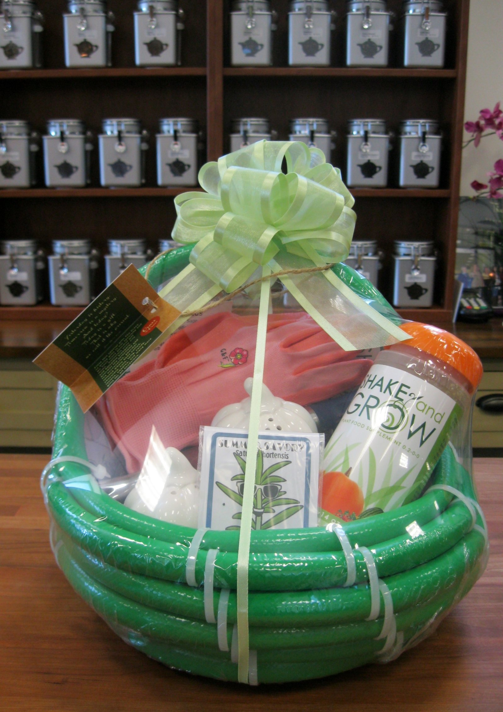 garden hose gift basket : shake and grow