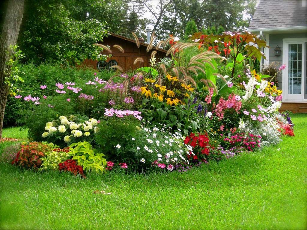 small front yard garden design with mixed flowers - homescorner