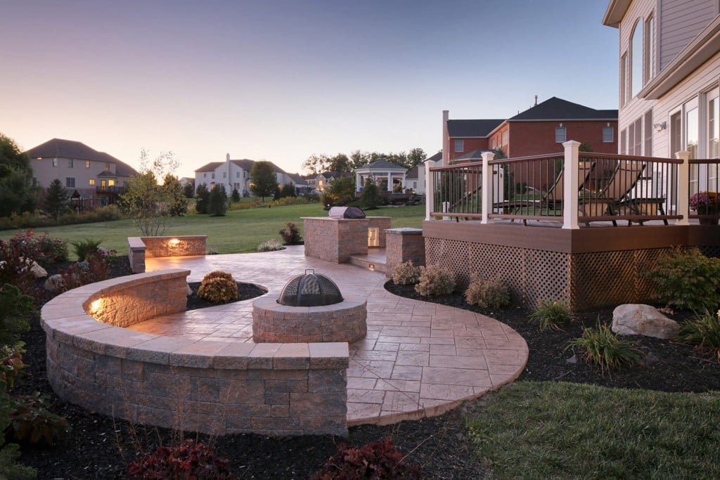 signature landscape design - add sitting walls or accent walls