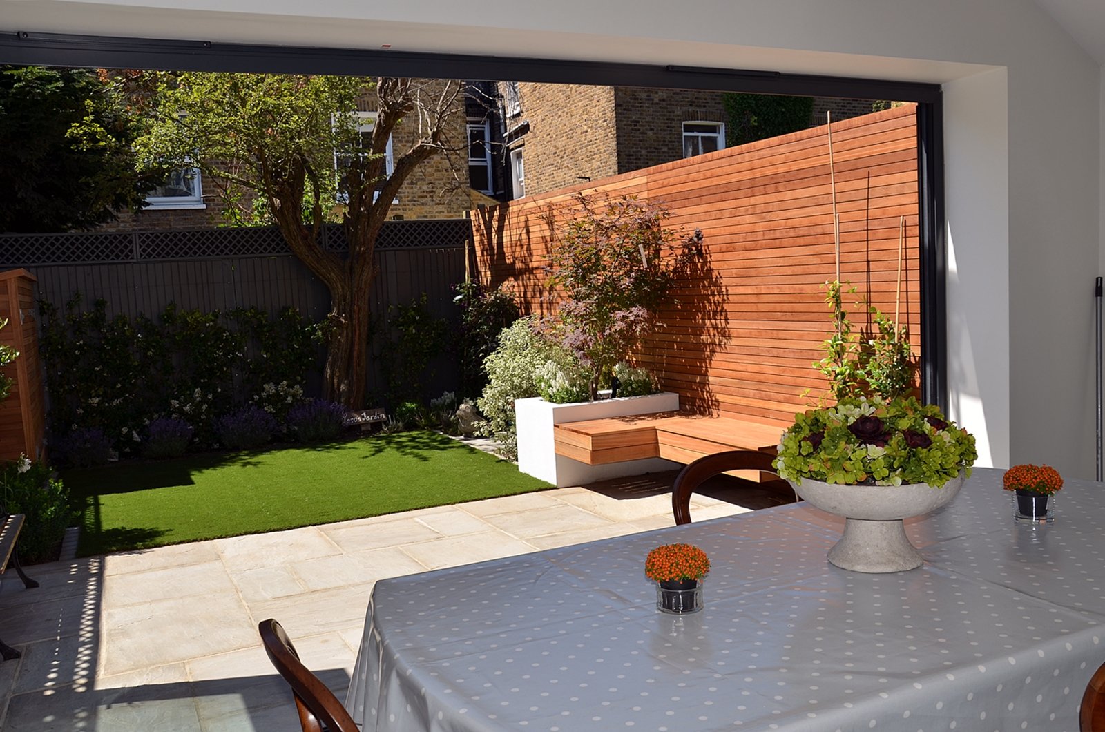 small courtyard gardens, london garden, patio balcony ideas