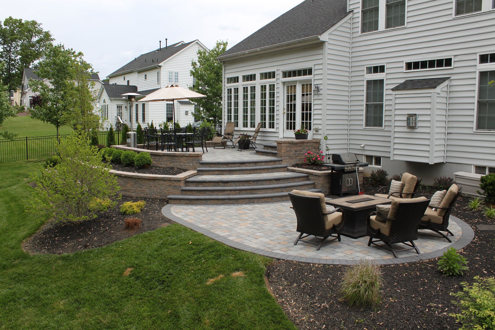 doylestown raised patio | r&r caddick landscape design