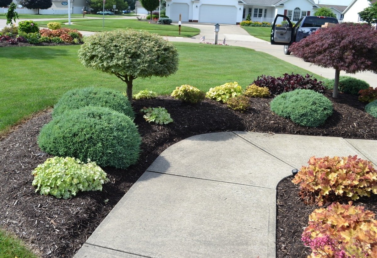 23 Landscaping Ideas With Photos. inside Front Sidewalk Landscaping Ideas