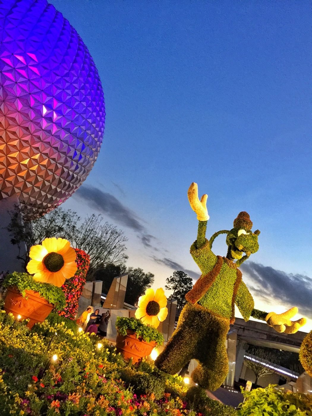 epcot international flower and garden festival review and vegan food