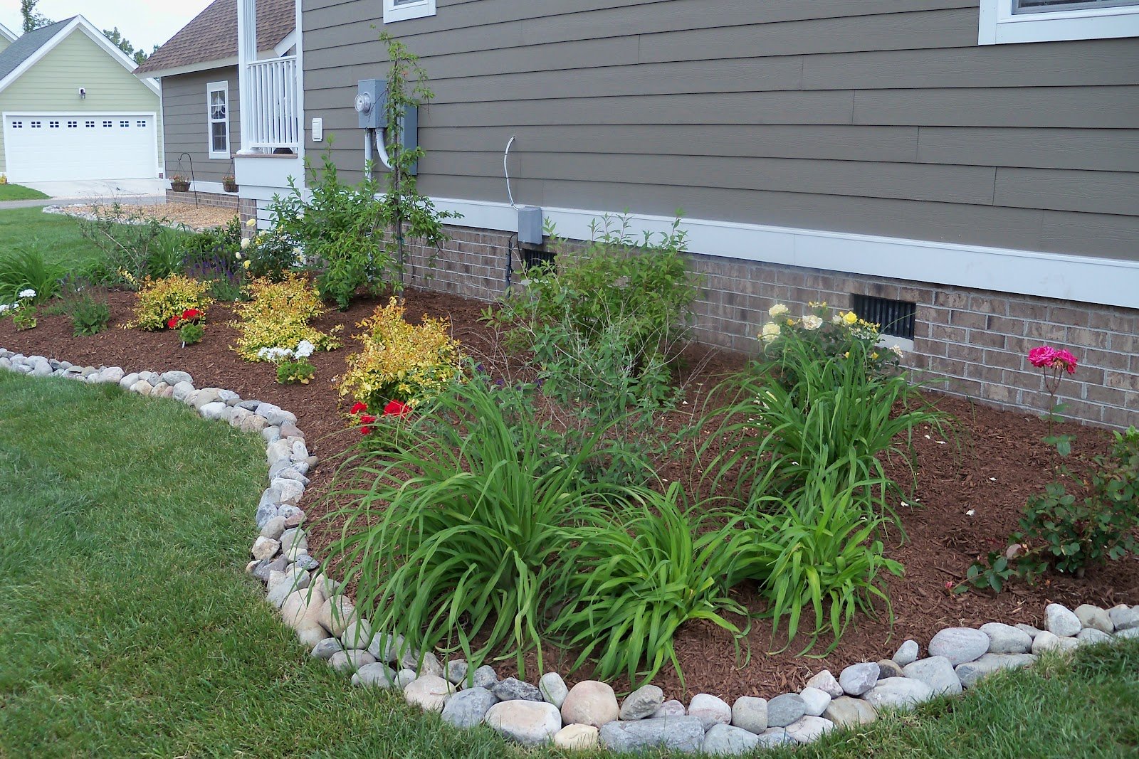 the perfect garden borders | tips from beaver lakes nursery