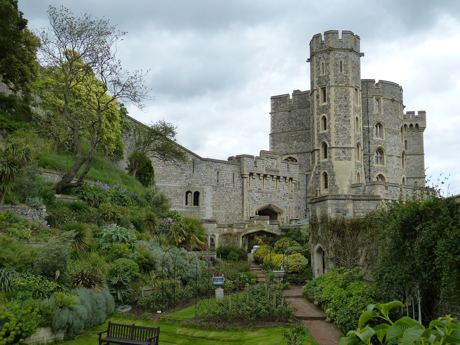 visit the top 10 amazing gardens in london before autumn