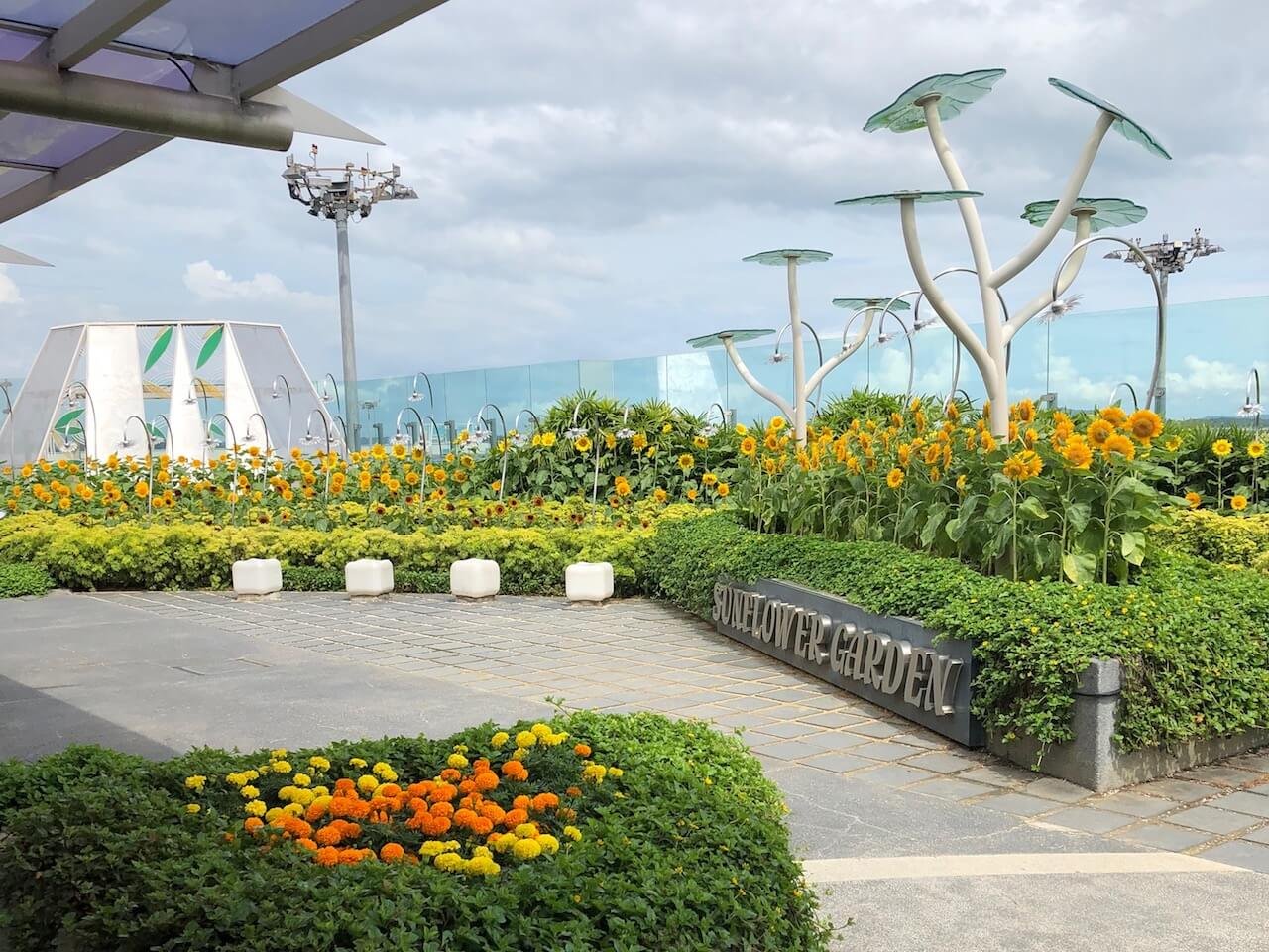 i spent 20 hours in the singapore airport and it was awesome! | see