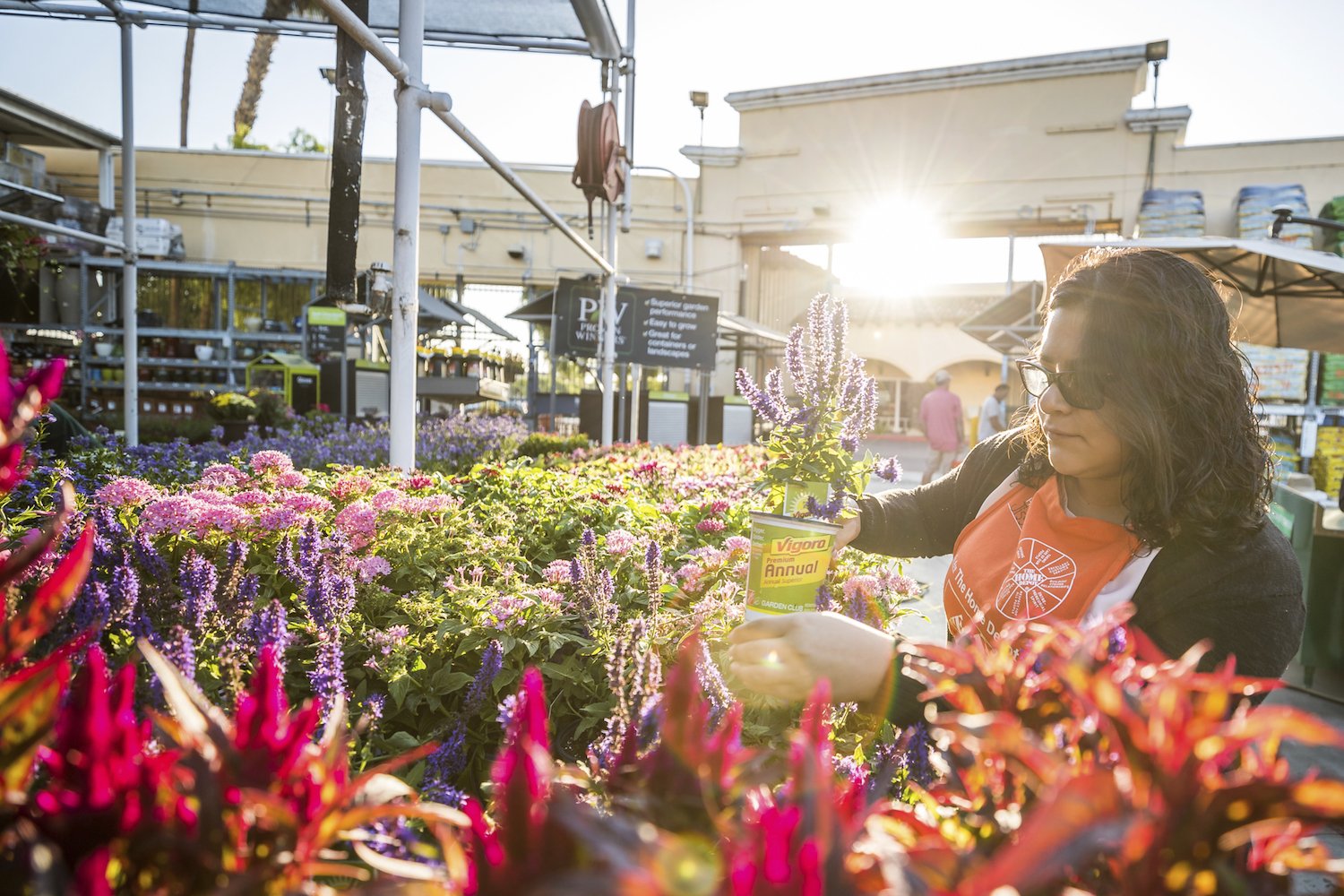 home depot will hire 800 workers in austin ahead of busy spring