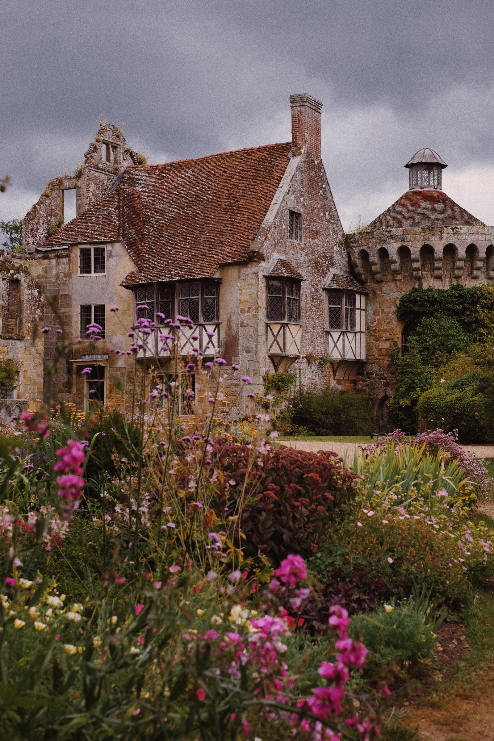 südengland roadtrip: scotney castle - für familie, paare und