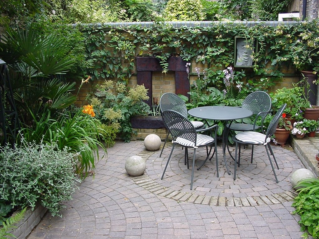 Small Gardens And Courtyards - Adam S Bailey for Small Patio Garden Ideas Uk