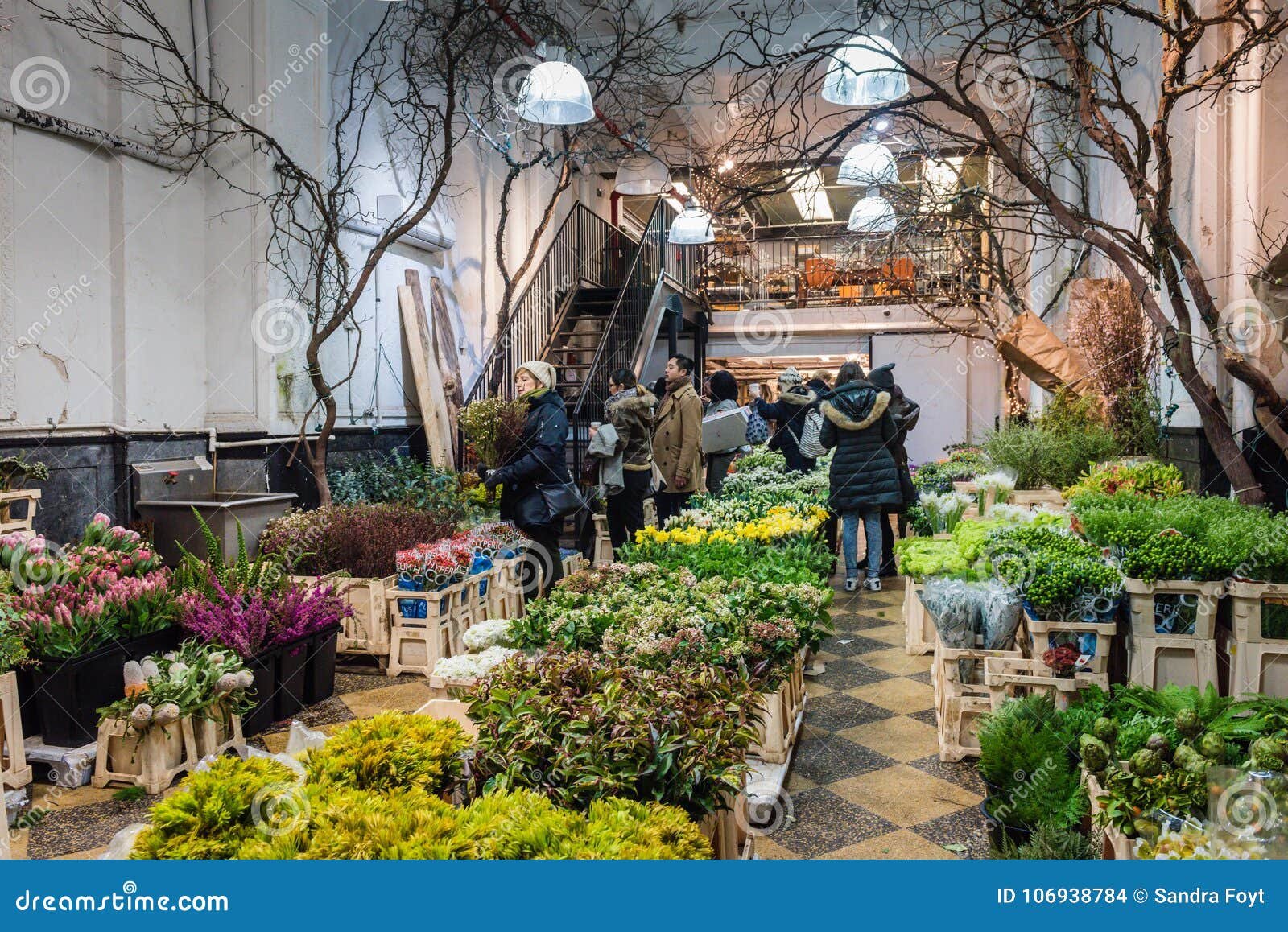 innerhalb eines shops in chelsea flower market - new york city
